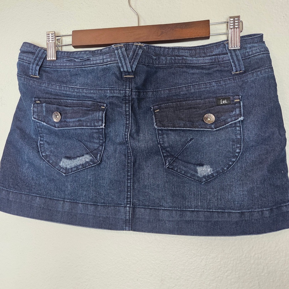 LEI Y2K Low Rise Mini Skirt button pocket Dark Wash Denim Size 7 - Picture 2 of 10